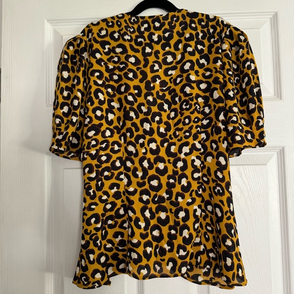 Who What Wear Leopard Wrap Top - Picture 2 of 3